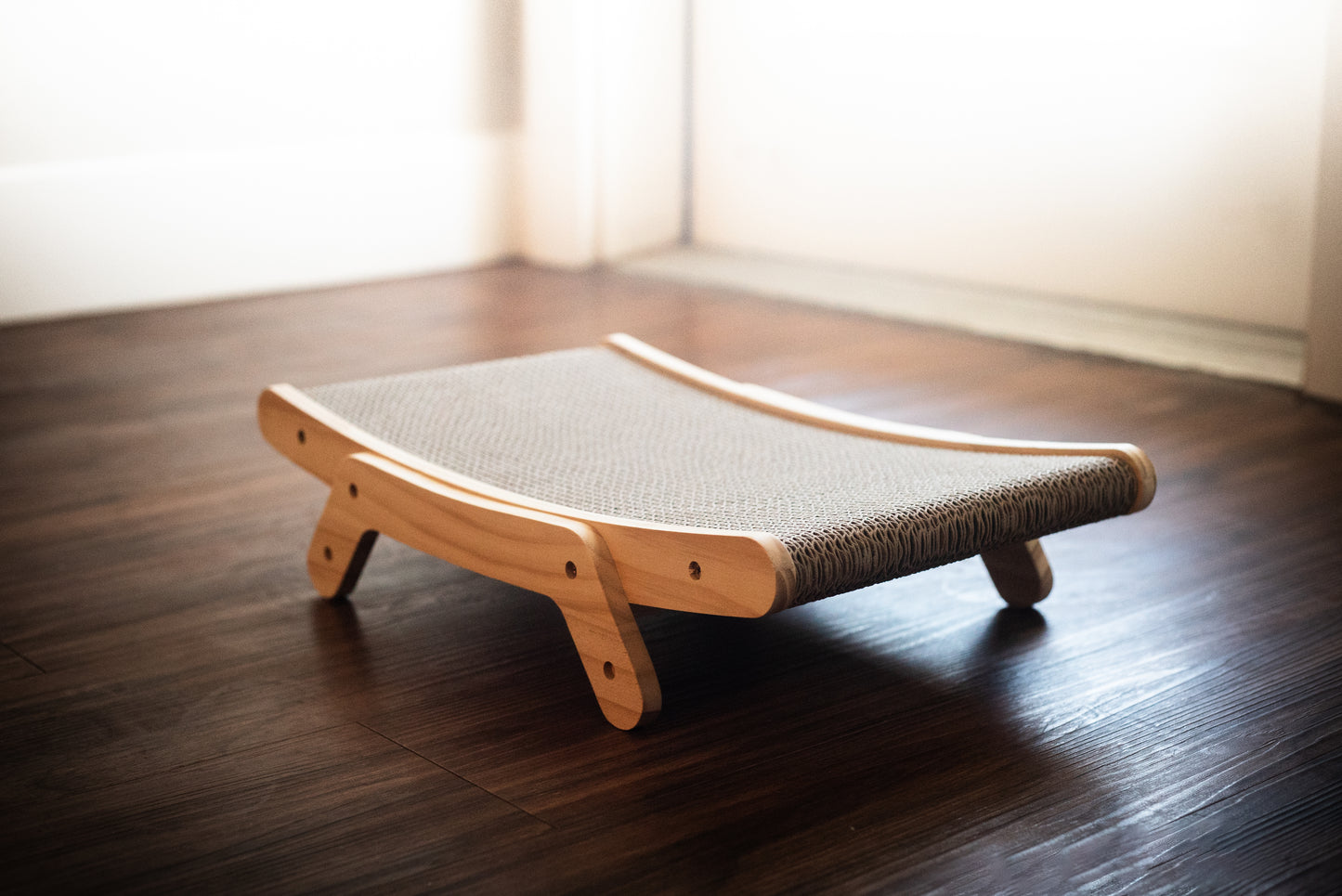 2-in-1 Wooden Scratcher & Lounger