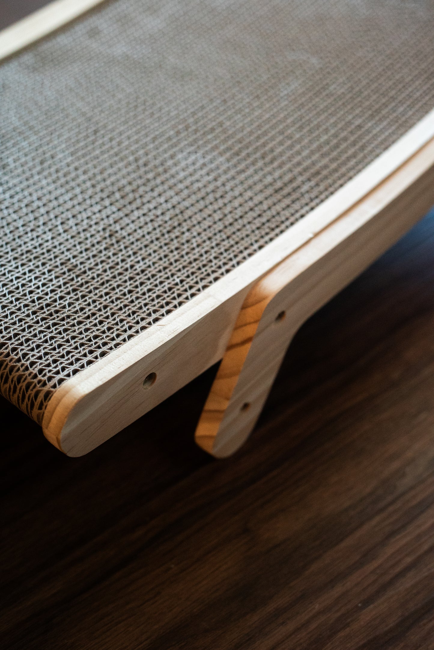 2-in-1 Wooden Scratcher & Lounger