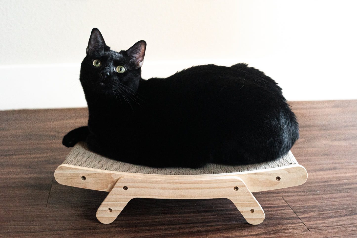 2-in-1 Wooden Scratcher & Lounger