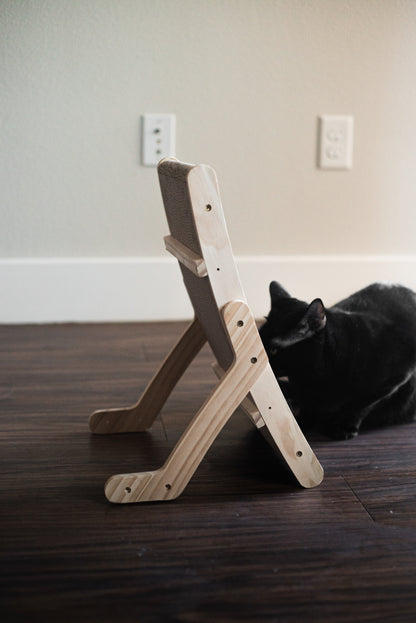 2-in-1 Wooden Scratcher & Lounger
